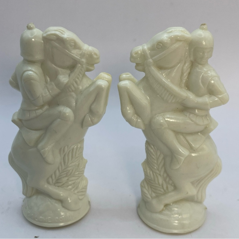 2 1974 White Knight E. S. Lowe Renaissance Chess Set Replacement Pieces Vintage